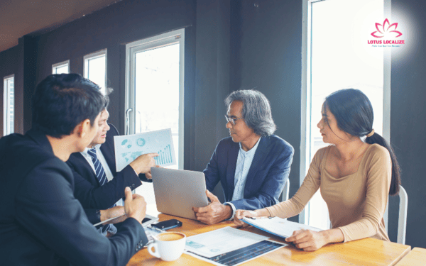 Phiên dịch đàm phán đòi hỏi tư duy chiến lược, đọc vị tâm lý và xử lý ngôn ngữ tinh tế – khác biệt rõ rệt so với các hình thức phiên dịch thông thường.