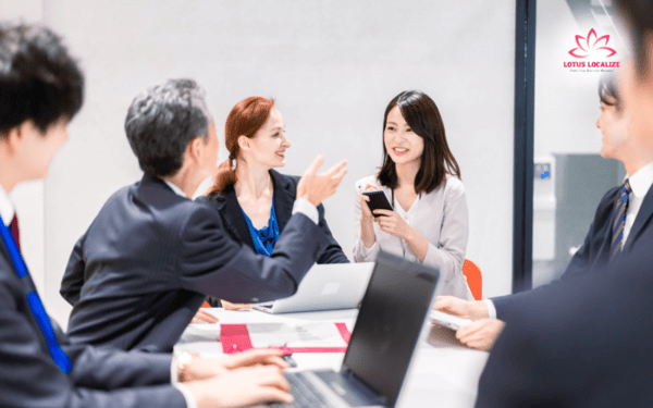 Phiên dịch viên con người vẫn là cầu nối ngôn ngữ – văn hóa quan trọng, với chuyên môn sâu, hiểu biết bối cảnh và khả năng đảm bảo đạo đức, bảo mật mà AI chưa thể thay thế.