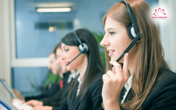 Dù thông minh, AI vẫn chưa thể hiểu ngữ cảnh sâu, xử lý hội thoại phức tạp, linh hoạt trong tình huống bất ngờ hay truyền tải cảm xúc như phiên dịch viên con người.