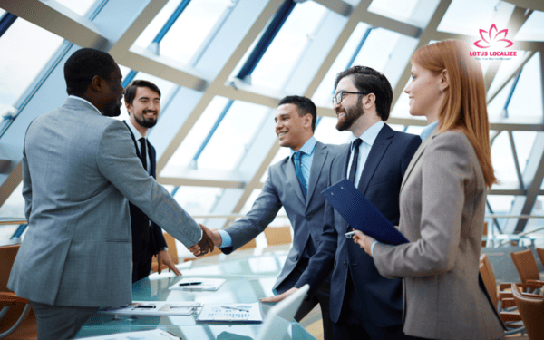 Phiên dịch đàm phán đòi hỏi không chỉ truyền đạt đúng ngôn ngữ mà còn đúng sắc thái, mục đích và văn hóa – yếu tố then chốt để đảm bảo thành công cho mọi cuộc thương lượng quốc tế.